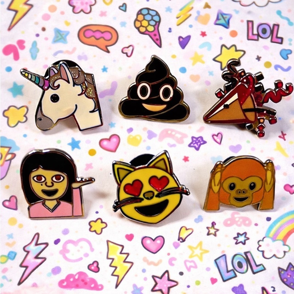 💁🏻‍♀️ NWT Fun Enamel Pin Set with Unicorn and Emoji Designs Set of 6 pins